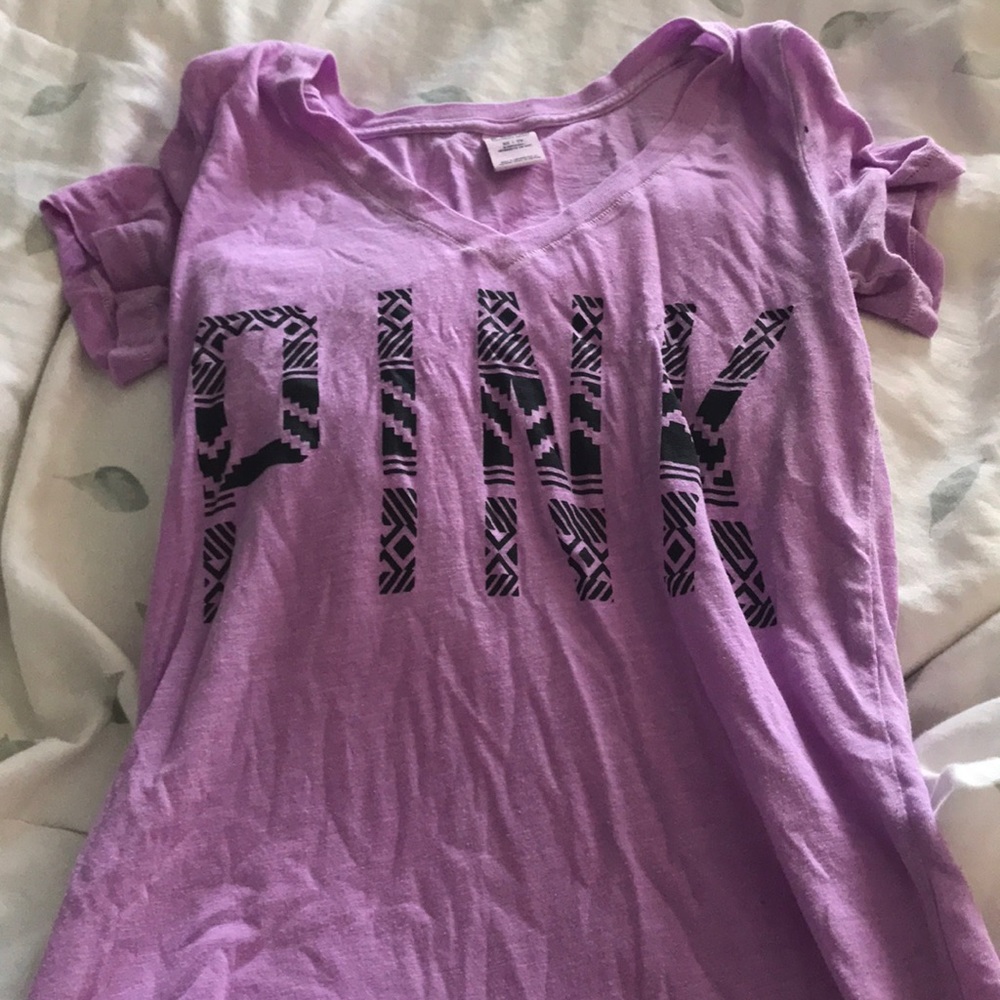 pink t shirt